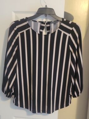 Adrianna Papell SzMed Black and Tan Vertical Stripe Blouse button keyhole back